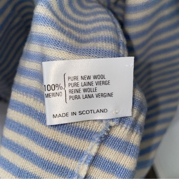 Barrie 100% merino wool blue and white striped button up cardigan with pockets - Picture 5 of 6